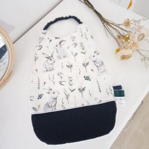 Serviette élastiquée Lapins Et Feuillage Et Marine