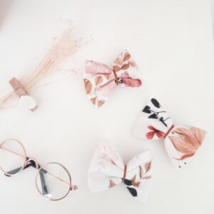 barrette fleuri camel