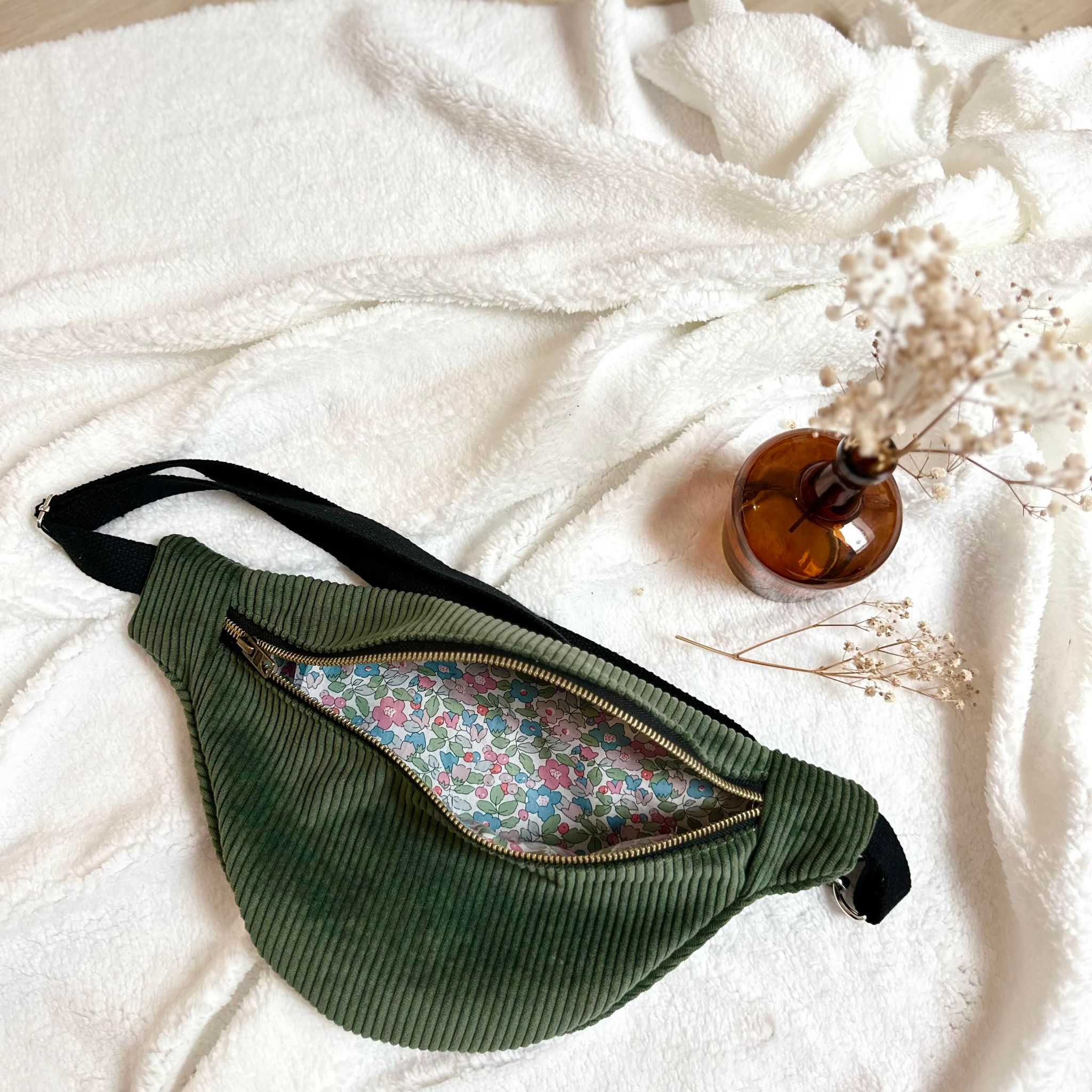 sac banane, velours kaki, coton garden party, sangle et fermeture crème (copie)