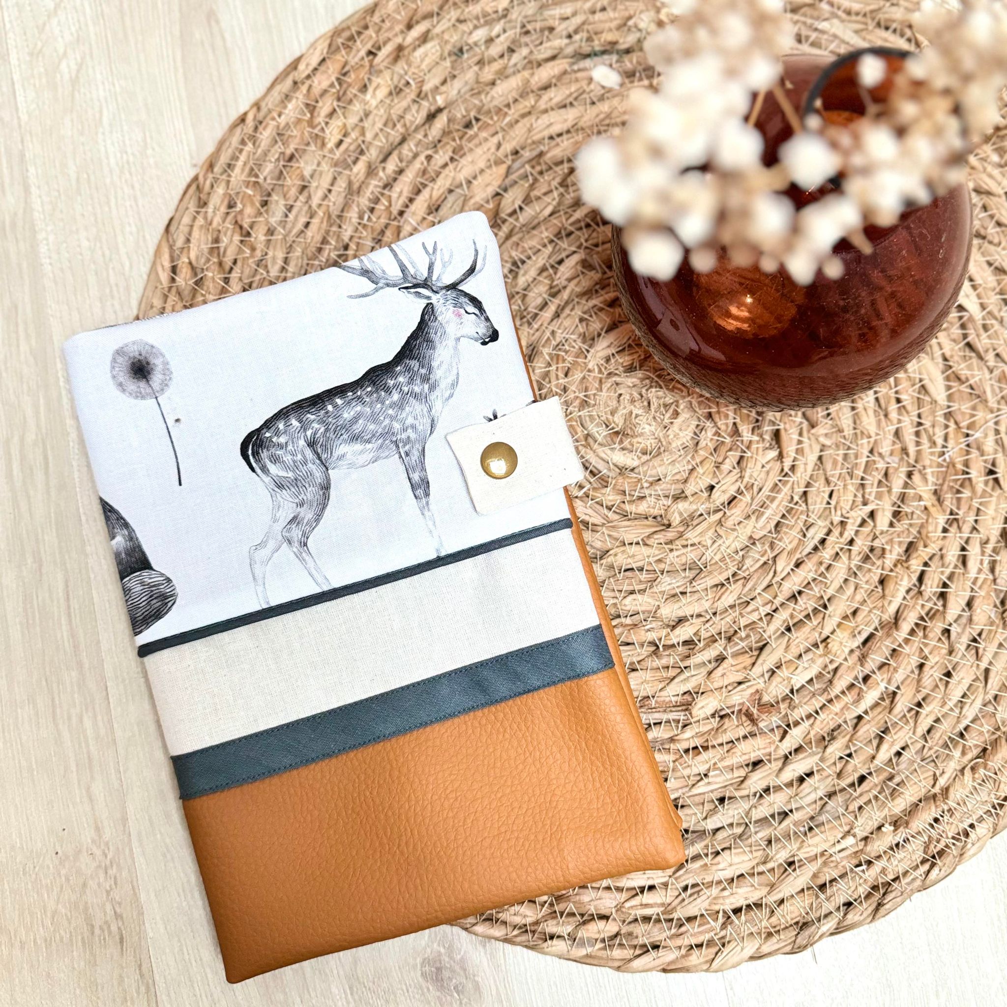 protège carnet de santé, fleurette bleues ocre et simili terracota (copie)