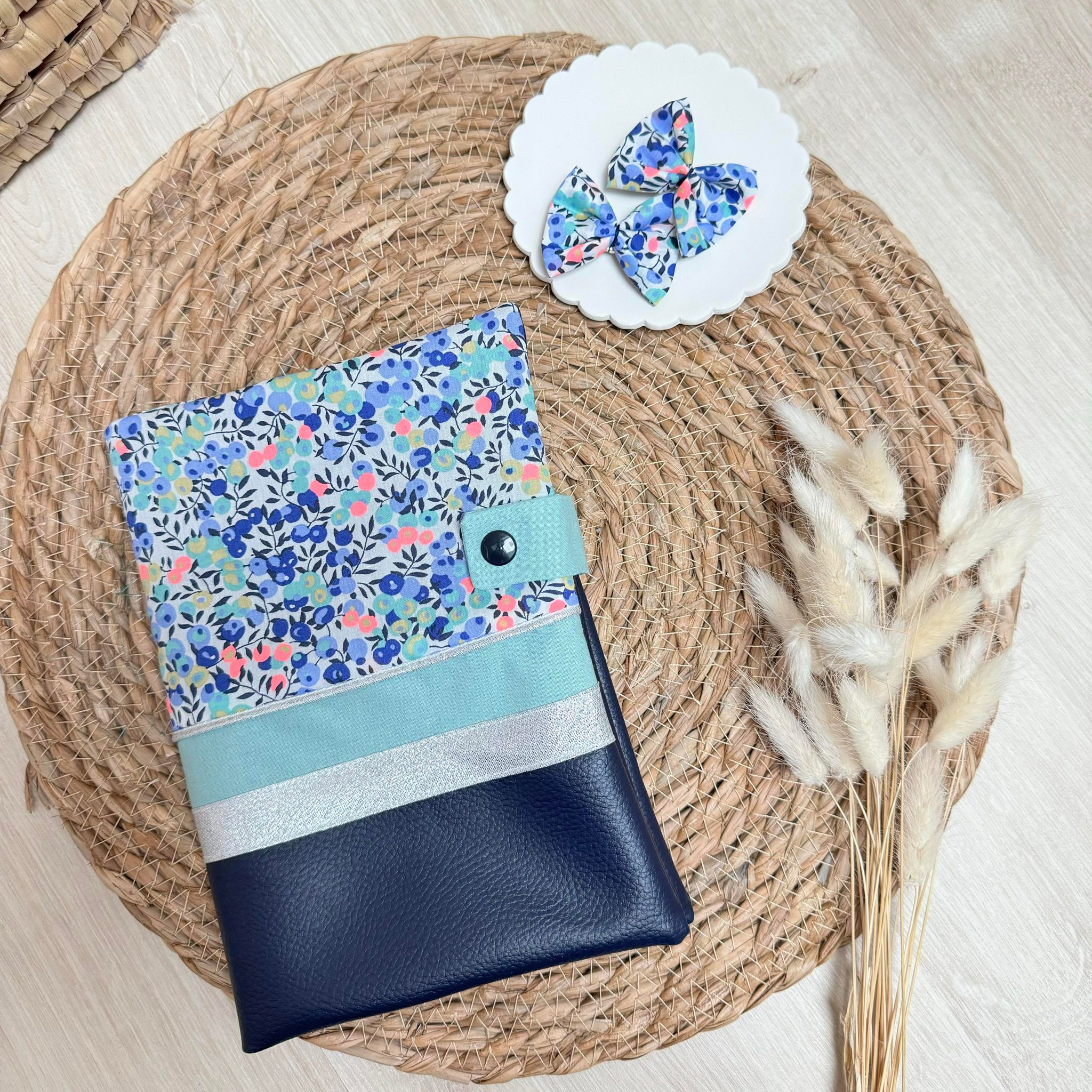 protège carnet de santé, liberty poppy forest et simili kaki (copie)