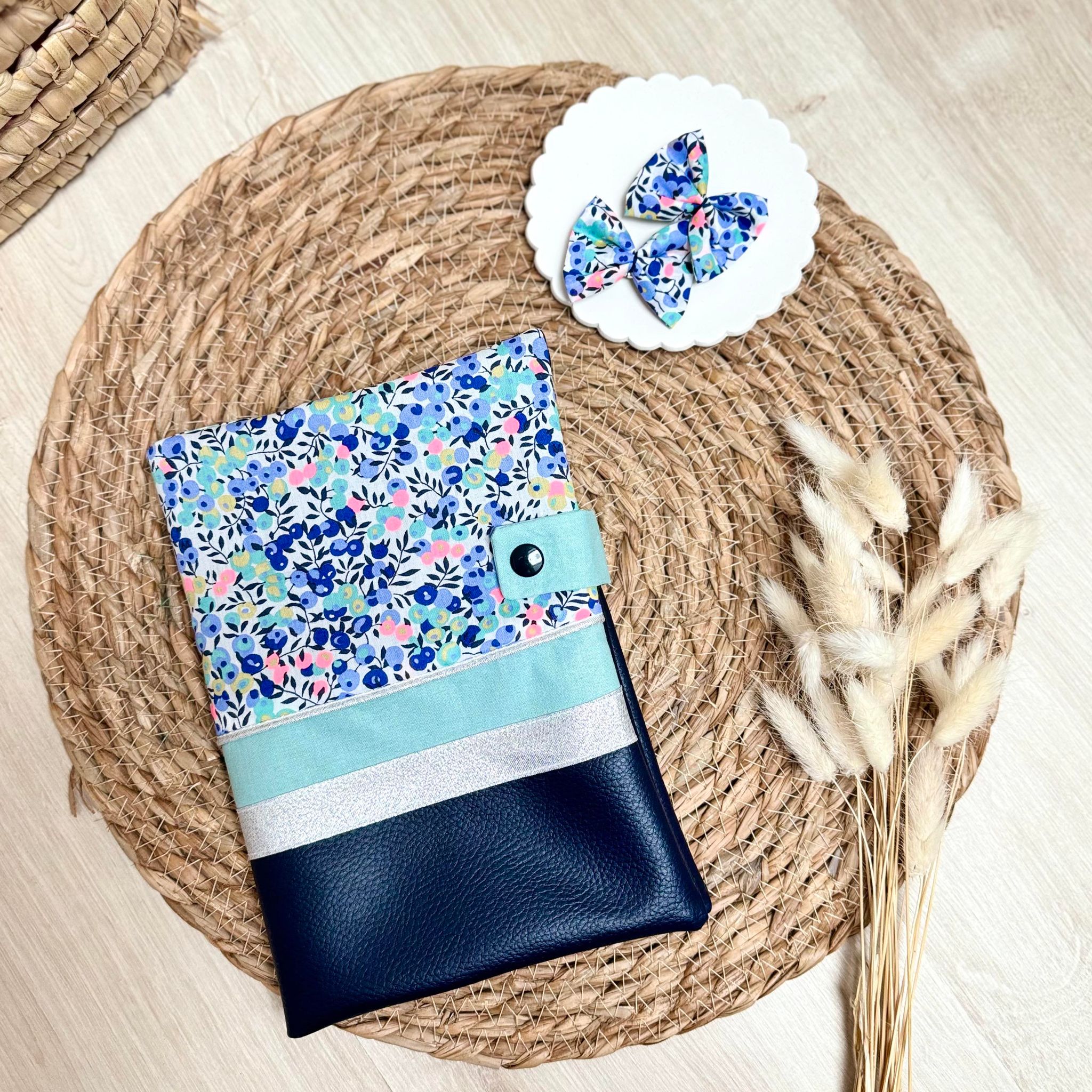 protège carnet de santé, liberty poppy forest et simili kaki (copie)