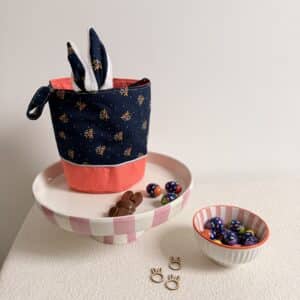 panier pour pâques, fleuri marine et uni corail