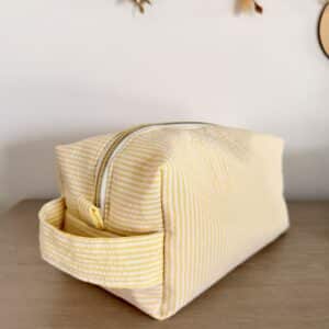 trousse de toilette matelassée, velours fuchsia (copie)