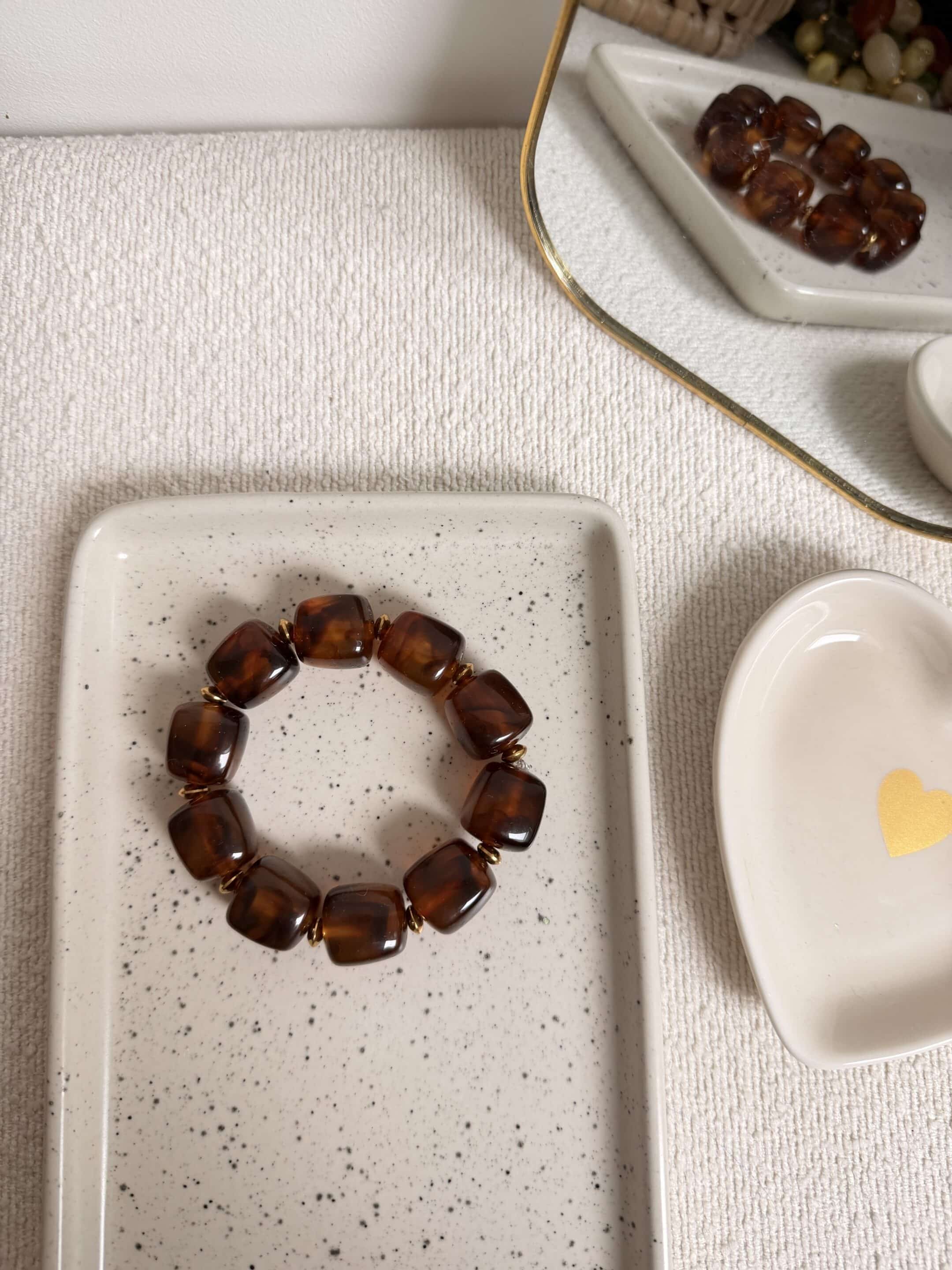 bracelet en acrylique, perles carrés bordeaux (copie)