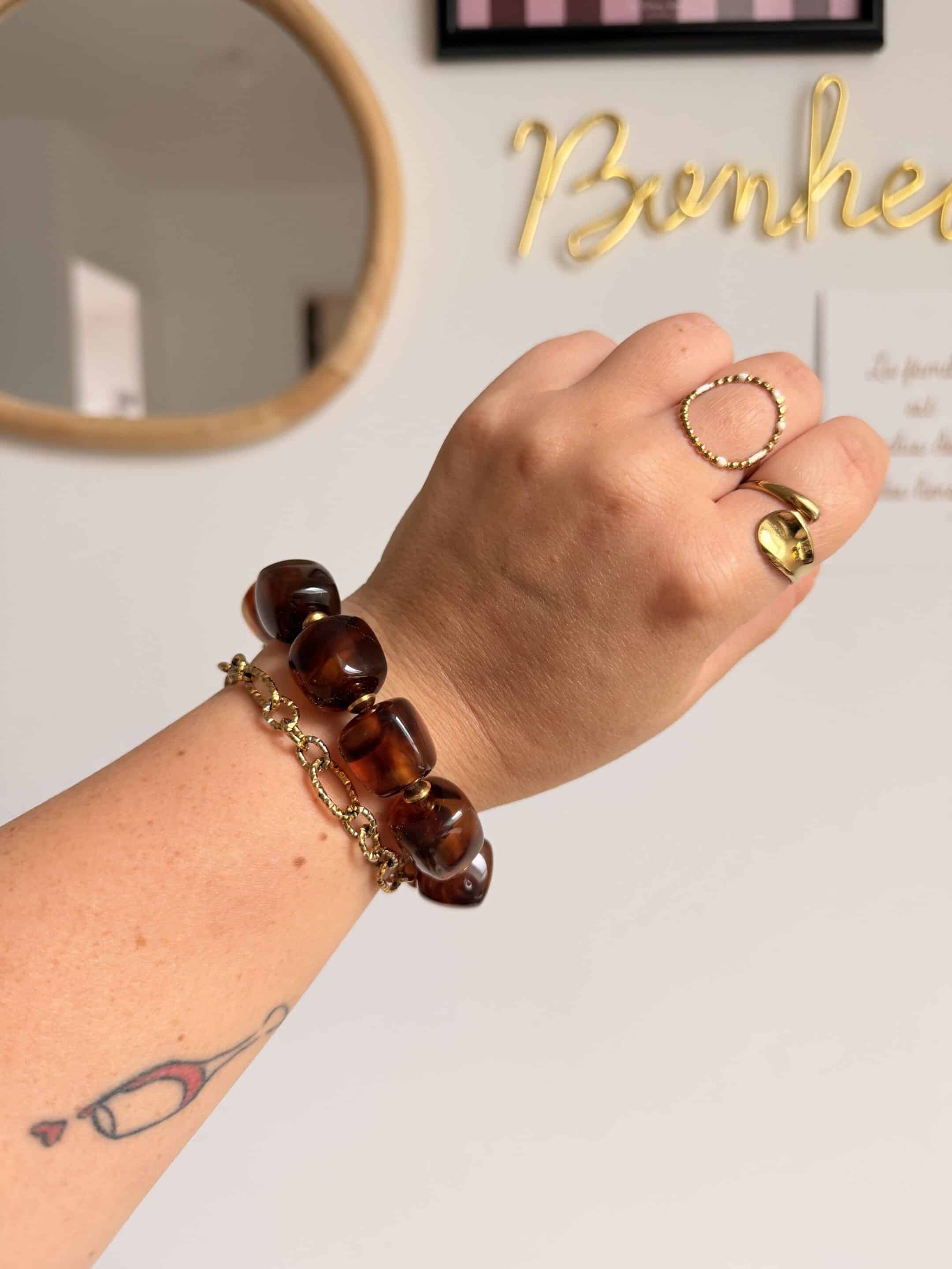 bracelet en acrylique, perles carrés bordeaux (copie)